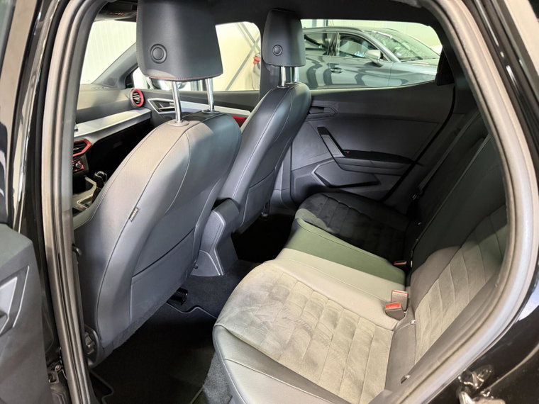 Vehicle Image 32