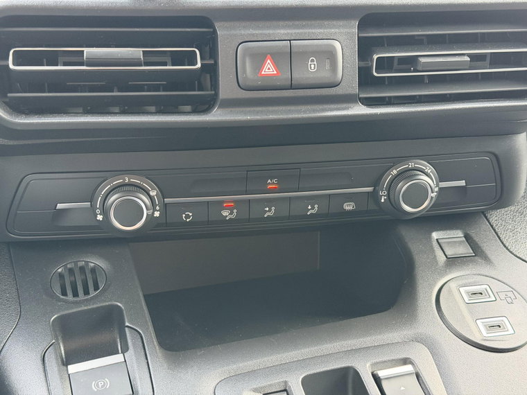 Vehicle Image 27