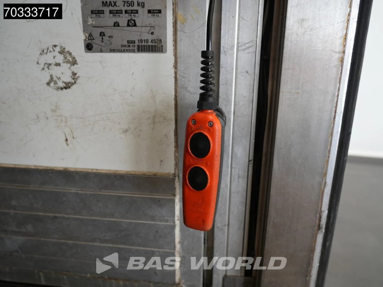 Vehicle Image 13