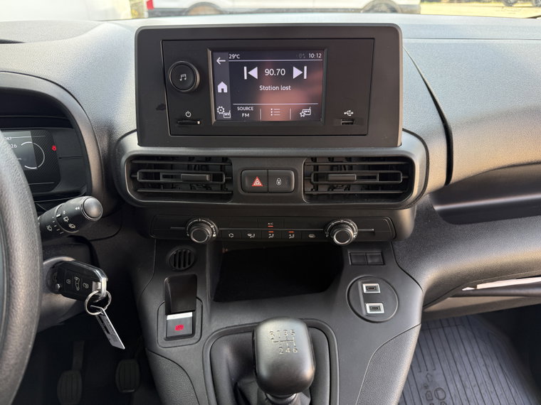 Vehicle Image 17
