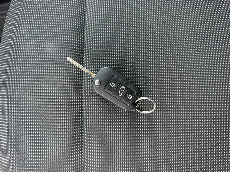 Vehicle Image 28