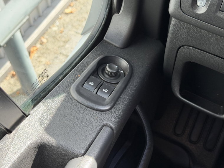 Vehicle Image 33