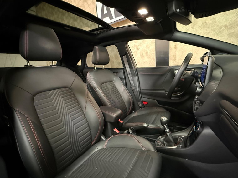 Vehicle Image 12