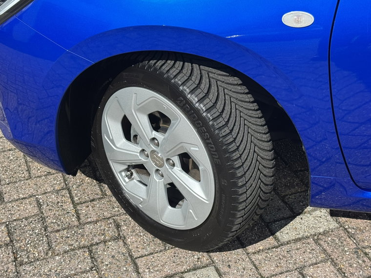 Vehicle Image 32