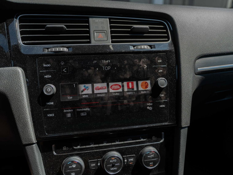 Vehicle Image 25