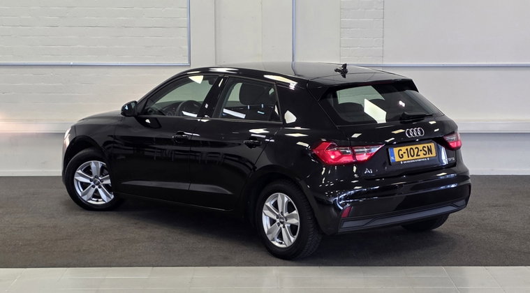 Vehicle Image 25