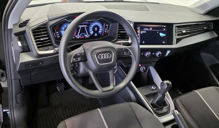 Vehicle Image 9