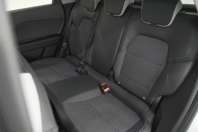 Vehicle Image 25