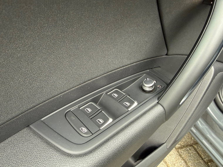 Vehicle Image 33