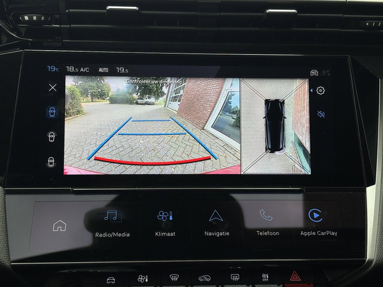 Vehicle Image 38