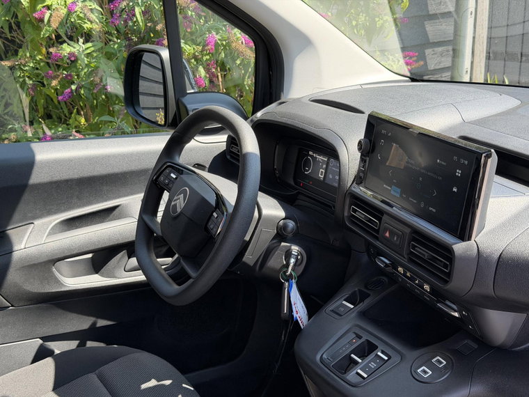 Vehicle Image 13