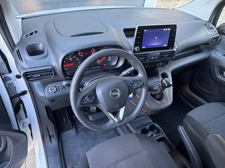 Vehicle Image 32