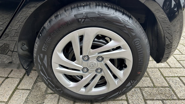 Vehicle Image 23