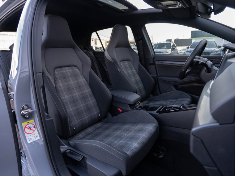 Vehicle Image 38
