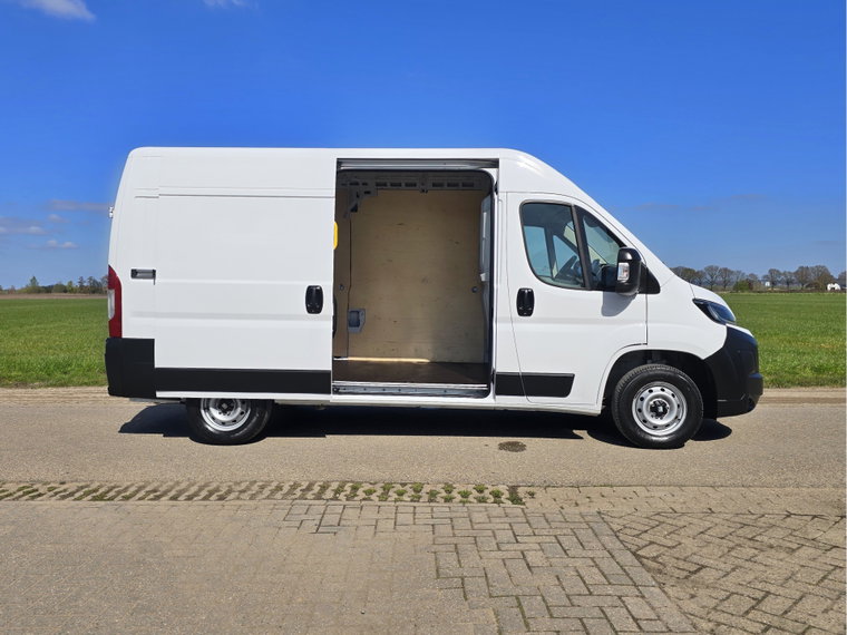 Vehicle Image 27