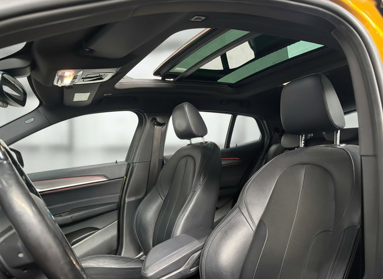 Vehicle Image 11