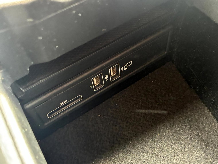 Vehicle Image 33