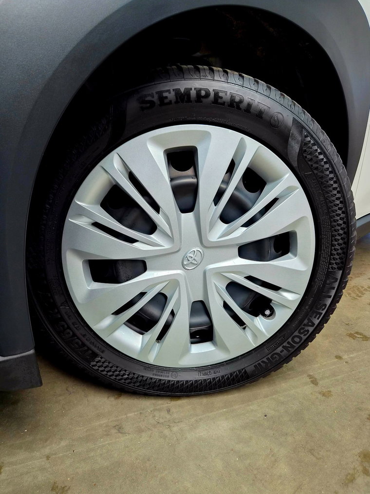 Vehicle Image 12