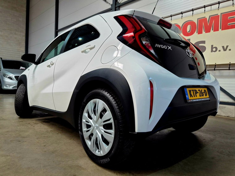 Vehicle Image 13