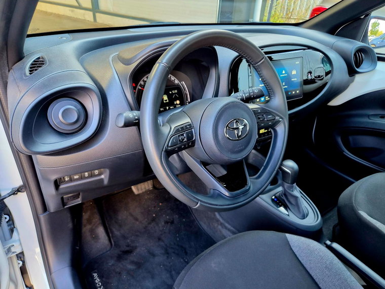 Vehicle Image 19