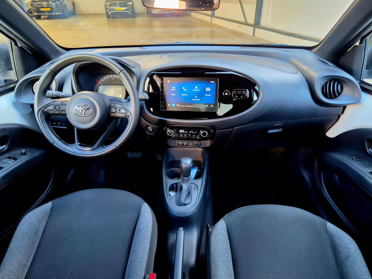 Vehicle Image 4