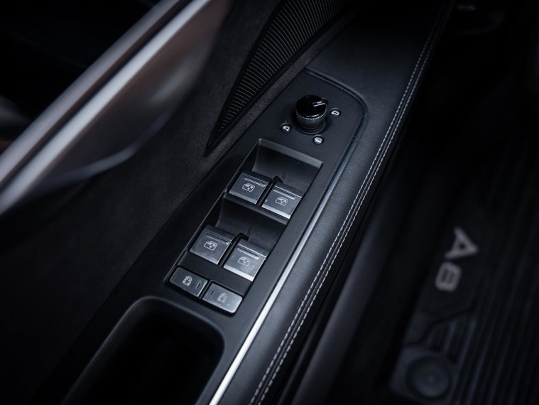 Vehicle Image 40