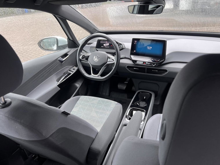 Vehicle Image 25