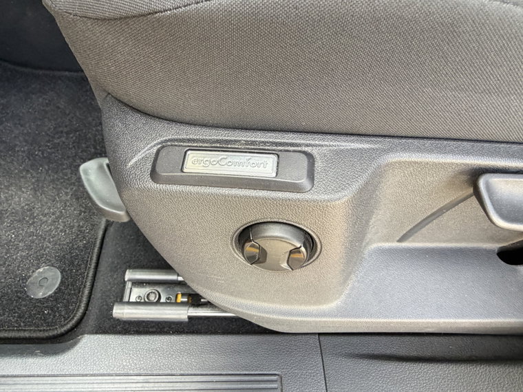 Vehicle Image 32