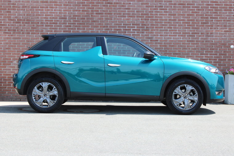 Vehicle Image 16