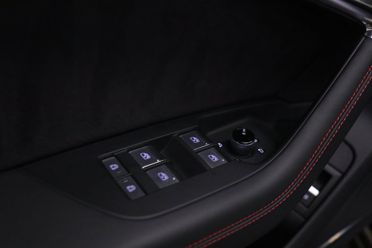 Vehicle Image 32