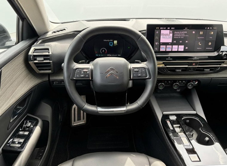 Vehicle Image 15