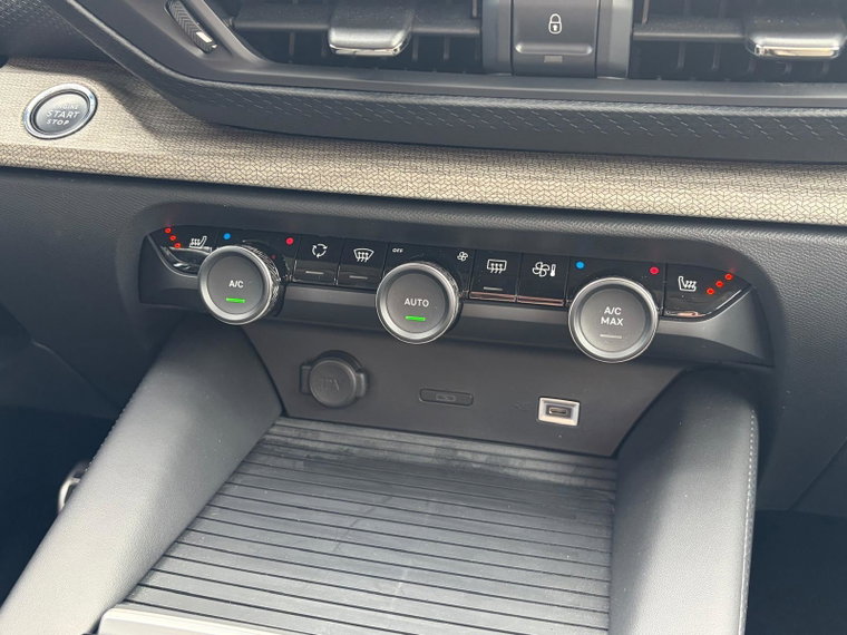 Vehicle Image 28