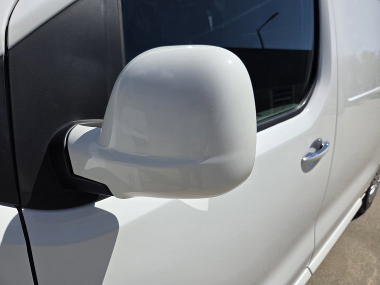 Vehicle Image 38