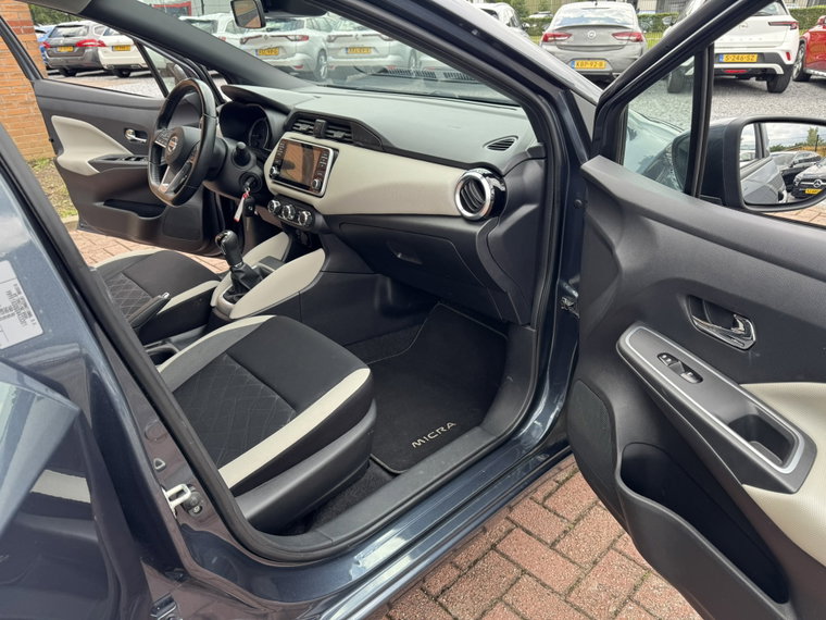 Vehicle Image 25