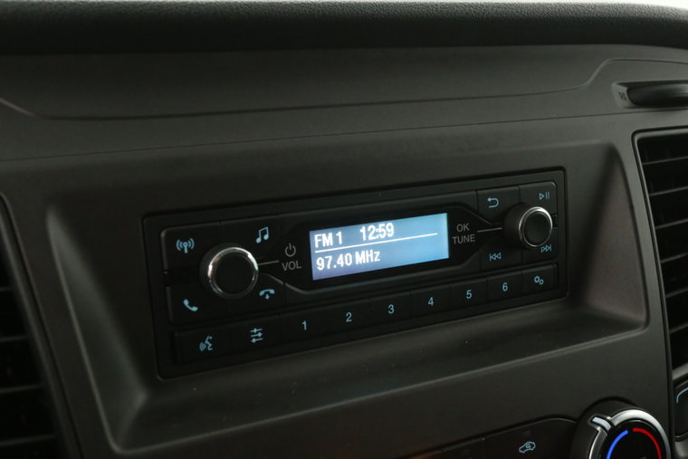Vehicle Image 25