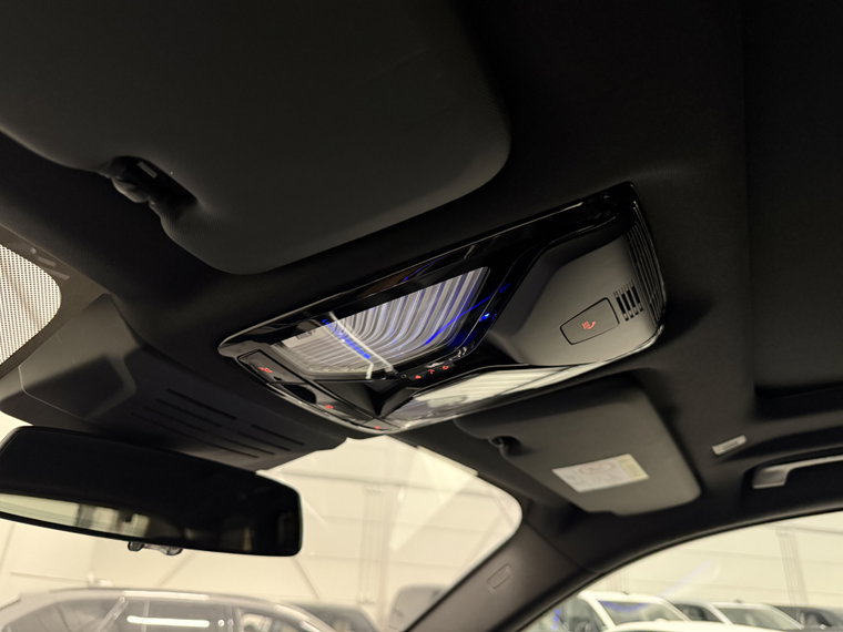 Vehicle Image 38