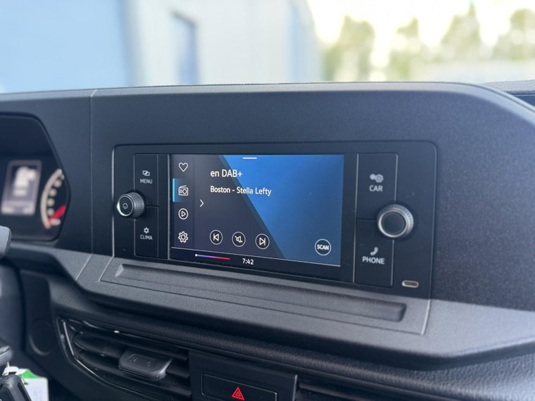 Vehicle Image 25