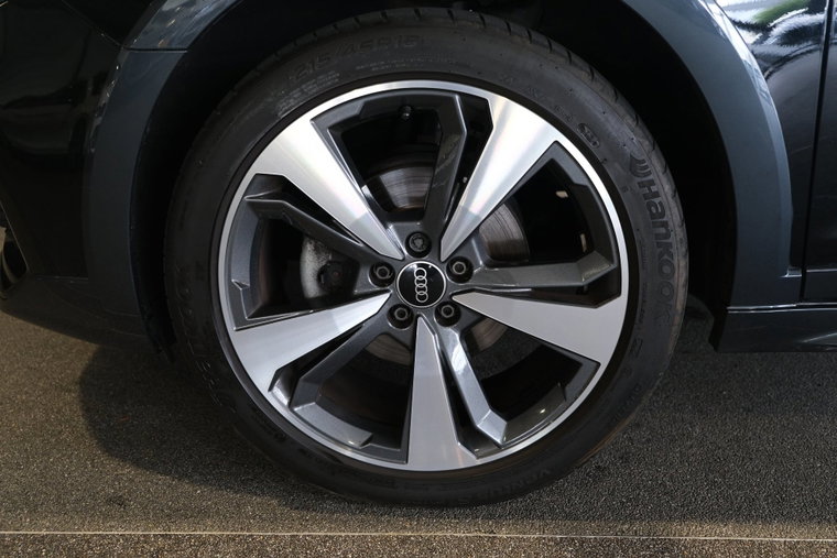 Vehicle Image 16