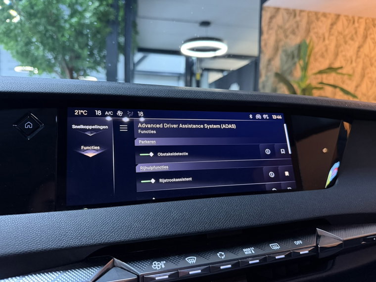 Vehicle Image 38