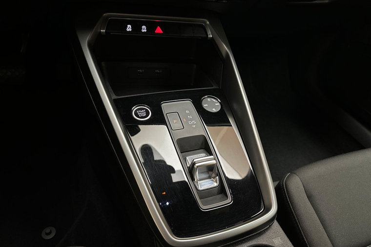 Vehicle Image 30