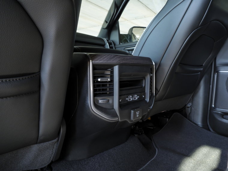 Vehicle Image 39