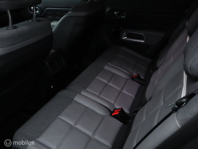 Vehicle Image 26