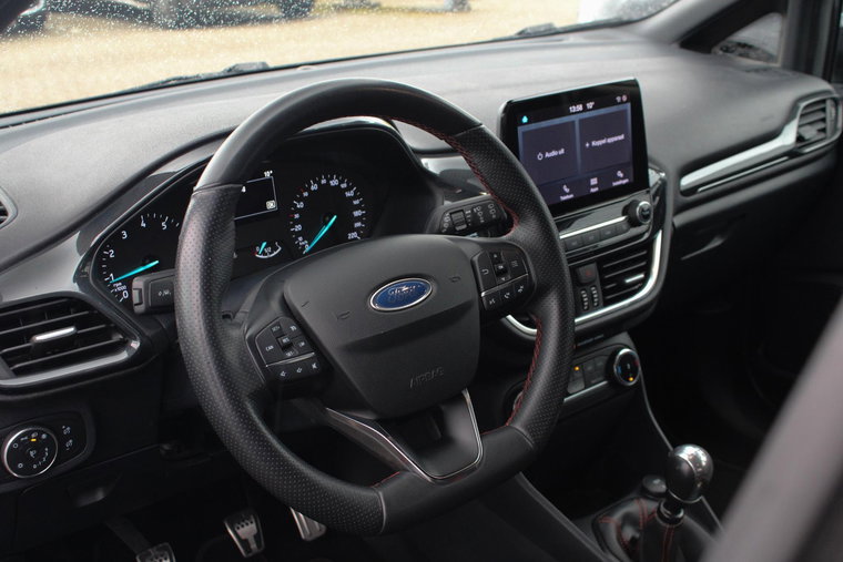 Vehicle Image 12