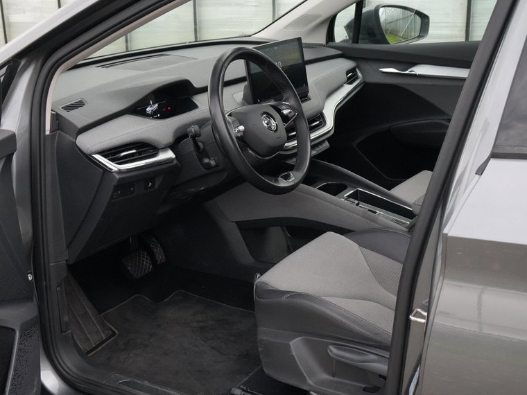 Vehicle Image 38