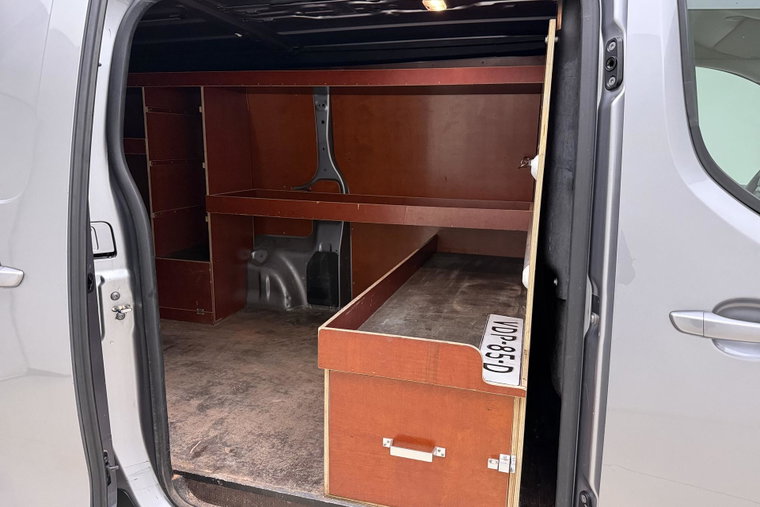 Vehicle Image 15