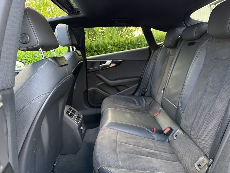 Vehicle Image 19