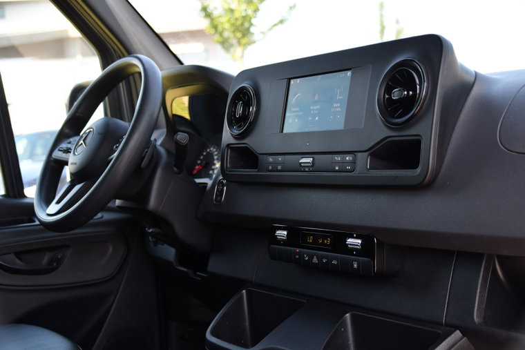 Vehicle Image 26