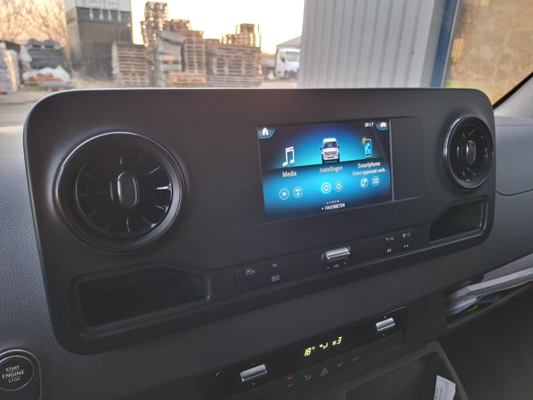 Vehicle Image 26