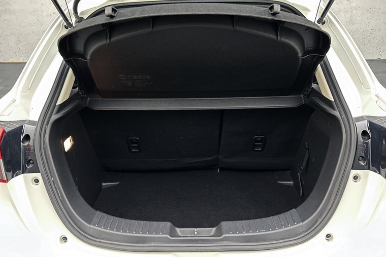 Vehicle Image 16