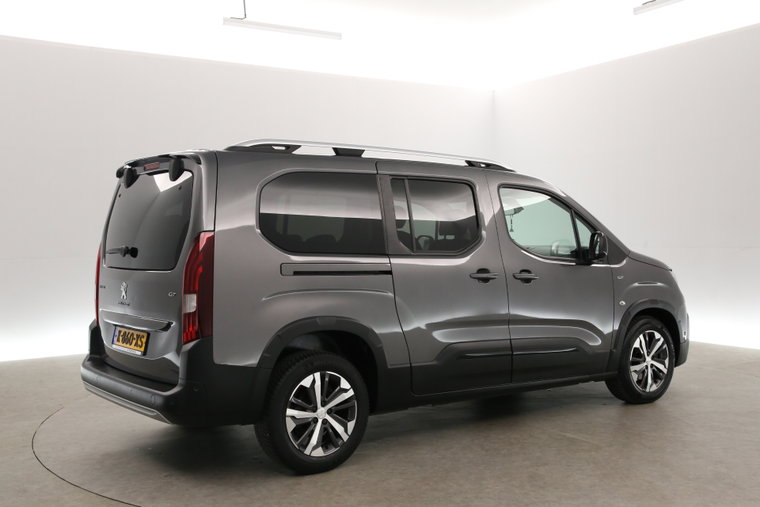 Vehicle Image 32